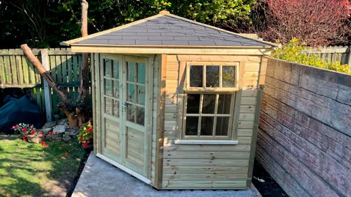 Insulated summer house