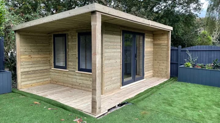 Deluxe Contemporary Summer House