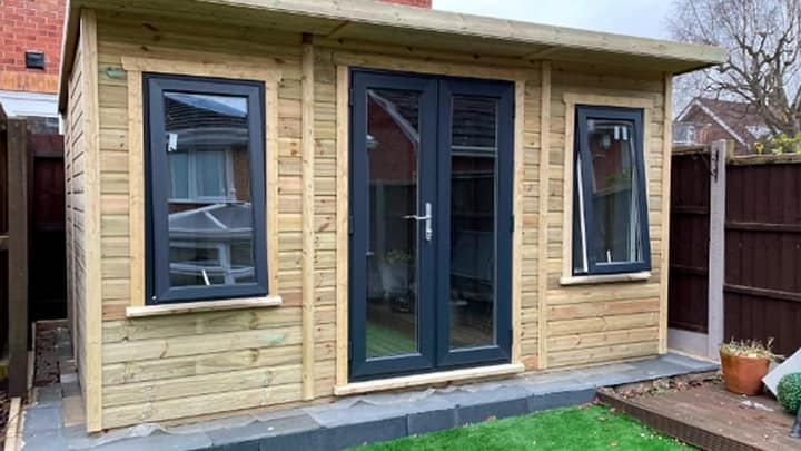 Deluxe Pent Summer House
